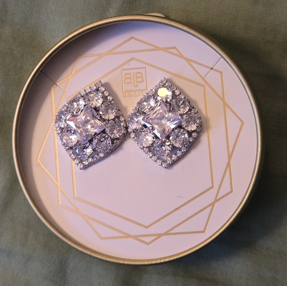 BB Lila NWT Crystal Stud Post Earrings - Picture 3 of 8